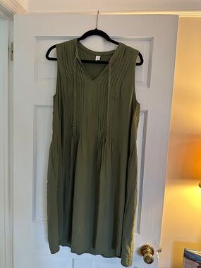 Old Navy Olive Green Sleeveless V-Neck Midi Dress